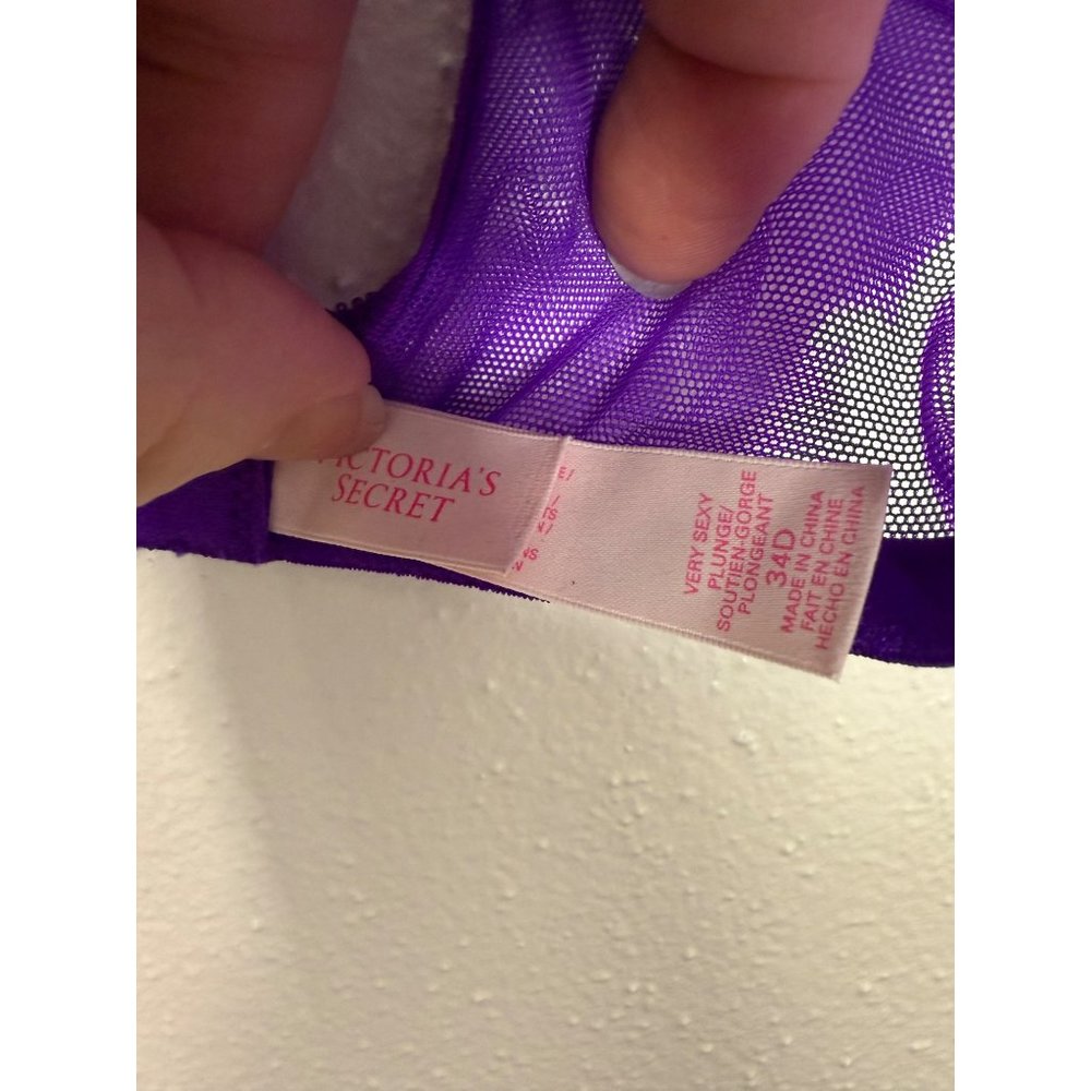 Victoria's Secret Very Sexy Plunge Bra Purple with Lace Womans 34C - Picture 3 of 4